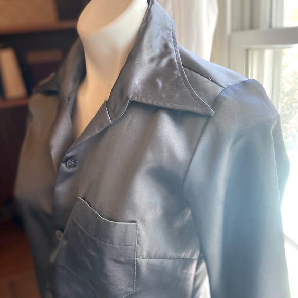 S SILVER GRAY SHINY BUTTON DOWN BLOUSE POCKET BUTTON CUFF ODDS AND EVENS - Picture 9 of 10